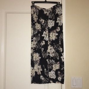 🌻2 FOR $20👒 Floral maxi skirt black white large